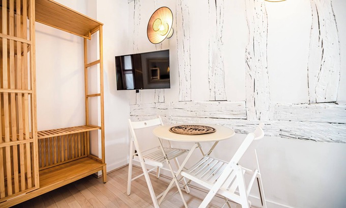 Latin Apartment | Charmant Studio Lumineux Pour 2 Personnes au Coeur du Quartier Latin