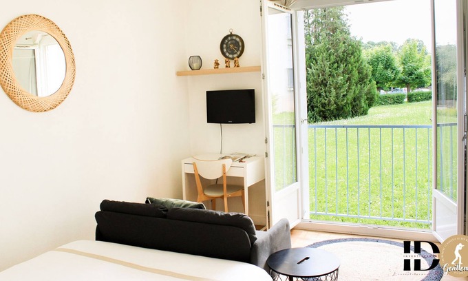 Jeanne d'Arc-Longs Champs-Beaulieu Apartment | Charmant Studio Rénové Face à Beaulieu