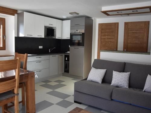 Pralognan-la-Vanoise Apartment | Charmant T2 avec terrasse, quartier calme, proche commerces et téléphérique - FR-1-464-142