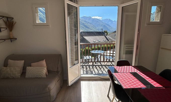 Bielle Apartment | Charmant T2, vue Montagne et Piscine Couverte