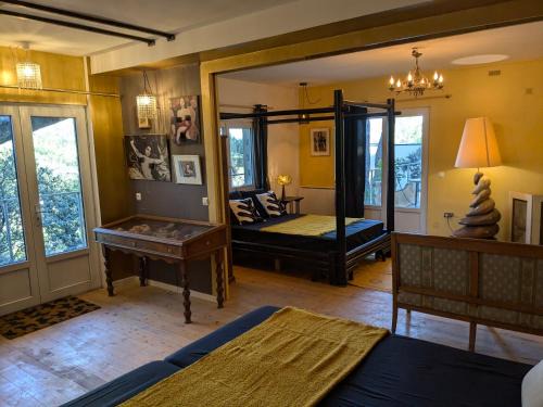 Vedene Apartment | Charme, vue et piscine naturelle