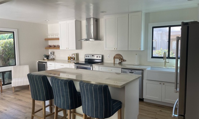 Lombardi Estates House | Charmer close to shopping, restaurants, bars and hiking.