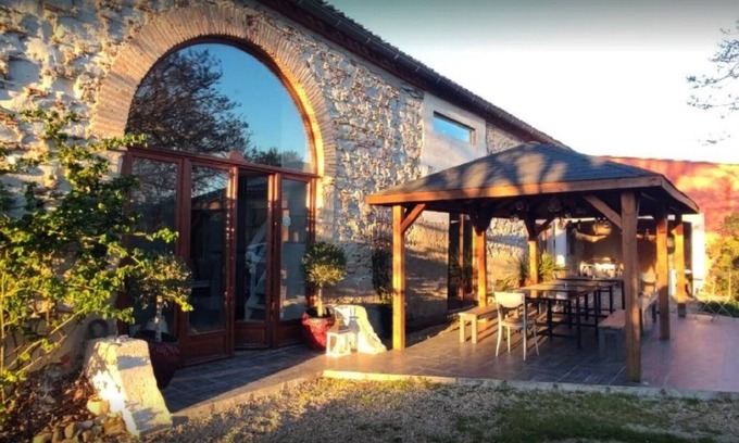 Villeneuve-les-Montreal Other | Charming gite for 06 to 15 people with private pool