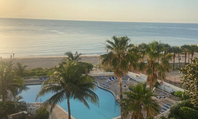 Barrier Island Hotel | Charming 1-bedroom hotel in delightful Fort Lauderdale. Direct ocean view.