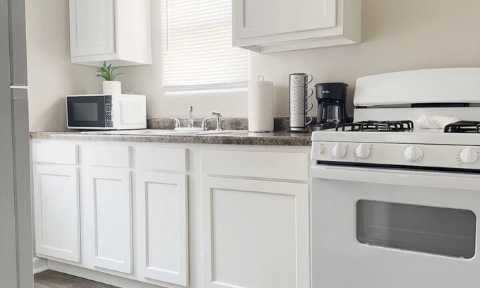 Evansville Apartment | Charming 1-bedroom apartment with AC, WiFi in enchanting Evansville