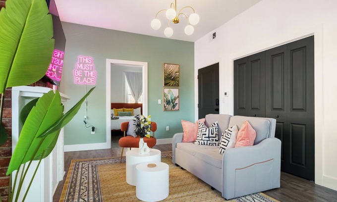 Pittsburgh Apartment | Charming 1-Bedroom Apartment in Lovely Pittsburgh With AC