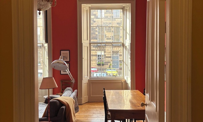 New Town Apartment | Charming 1-bedroom apartment in Edinburgh’s Historic New Town