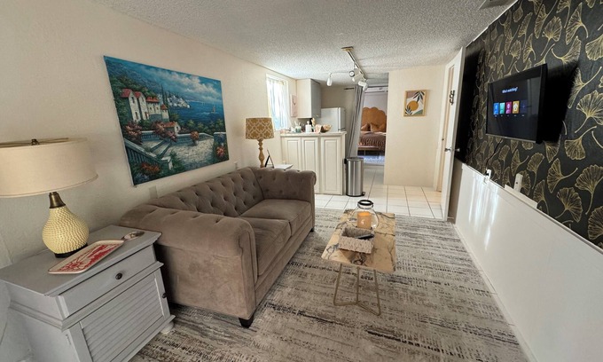Live Oak Apartment | Charming 1-bedroom apartment in marvelous Santa Cruz with hot tub