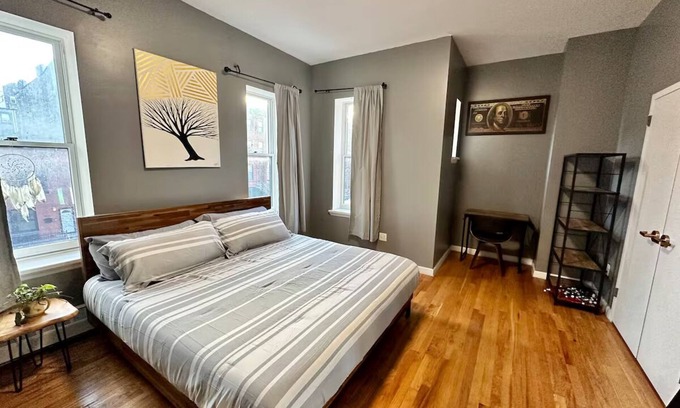 Crown Heights Apartment | Charming 1-bedroom apartment in Brooklyn with Projector, 25 mins to Manhattan