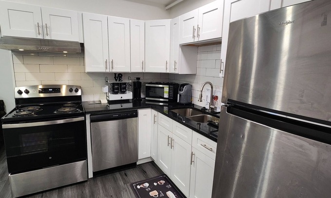 Midtown Apartment | Charming 1-bedroom apartment in Detroit with AC, WiFi