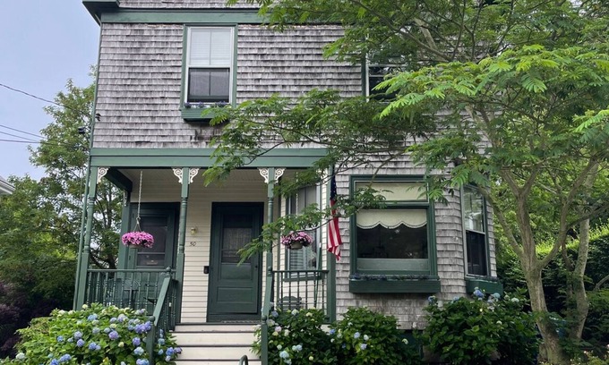 Yachting Village House | Charming 1-bedroom apartment with deck in enchanting Newport with AC, WiFi