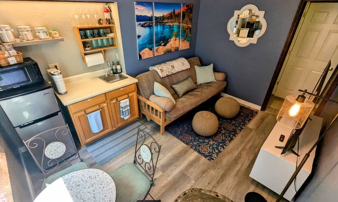 Truckee Apartment | Charming 1-bedroom apartment in central Truckee. Near skiing, lakes, downtown!