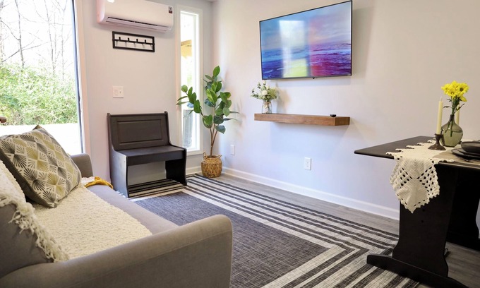 Belton Apartment | Charming 1-bedroom apartment in brilliant Belton with AC, WiFi