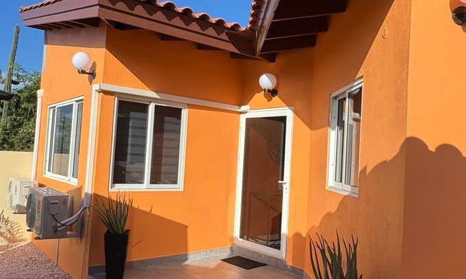 Oranjestad Apartment | Charming 1-bedroom apartment in quaint Noord with WiFi, AC centralized .