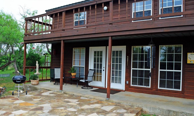 Spicewood House | Charming 1-bedroom gallery bungalow on 9 acres in Spicewood, new central air/ht.