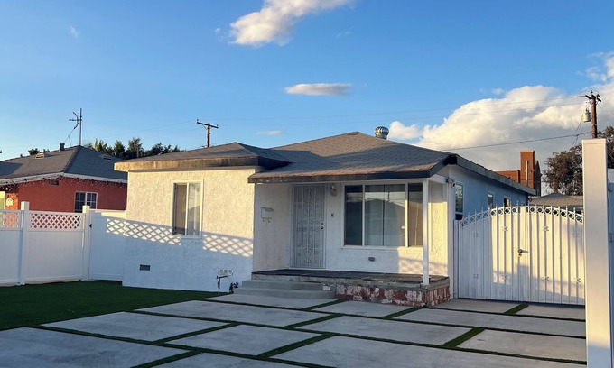 Hawthorne House | Charming 1-bedroom house in Hawthorne with AC