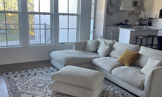 Arabi House | Charming 1-bedroom home in pleasant Arabi with WiFi, AC, and Washer and Dryer.