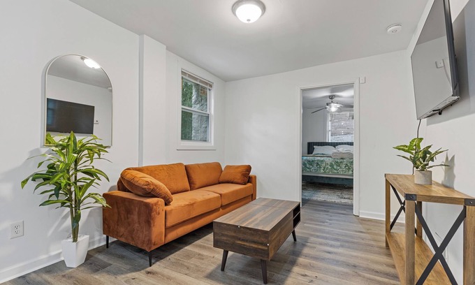 Atlanta House | Charming 1-bedroom house in superb Atlanta with WiFi, AC and washer and dryer.