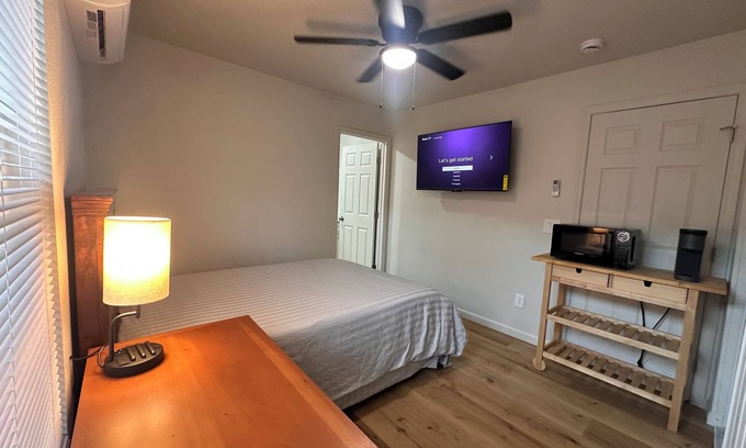 Modesto House | Charming 1-bedroom room in lovely Modesto with AC, WiFi with private entrance
