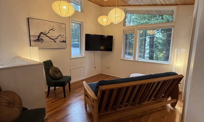 Jacoby Creek Apartment | Charming 1 Bedroom Studio nestled in Arcata