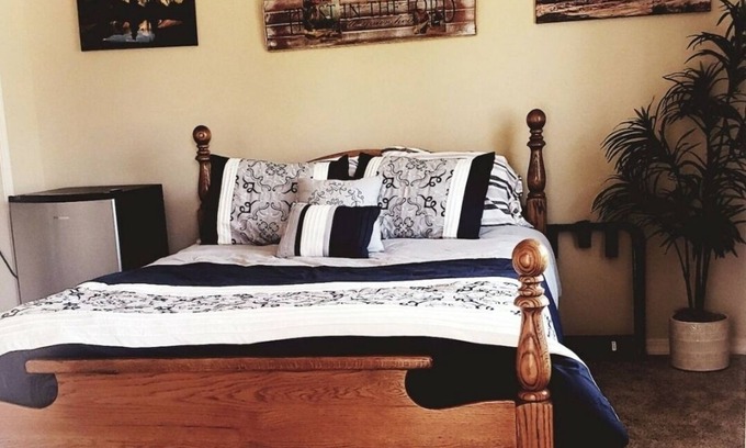 Montrose House | Charming 1-bedroom suite in enchanting Montrose with WiFi, AC