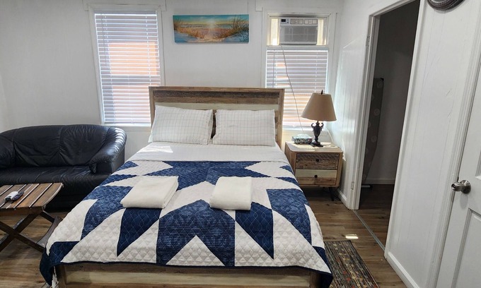 Stockade Historic District Apartment | Charming 1-bedroom apartment in the peaceful area of downtown Schenectady