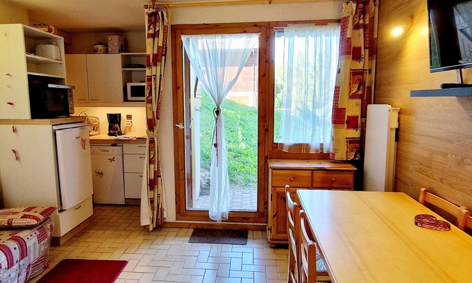 Montalbert Apartment | Charming 1BR apartment with terrace, near slopes, free parking