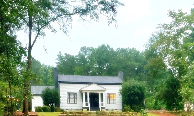 Auburn - Opelika House | Charming 1850s Powledge House on Expansive Grounds Near Auburn University