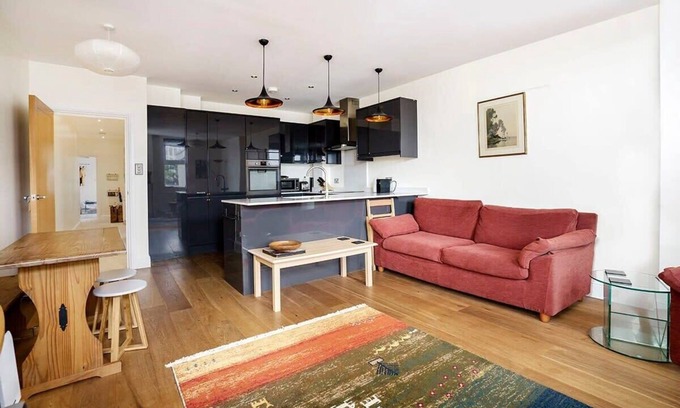 Twickenham Riverside Apartment | Charming 1BR Flat in Twickenham