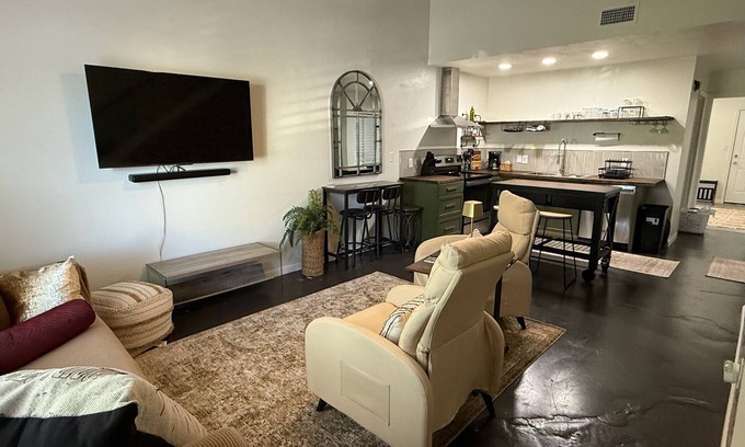 Tallahassee House | Charming 2/2 townhome in near FSU campus/stadium