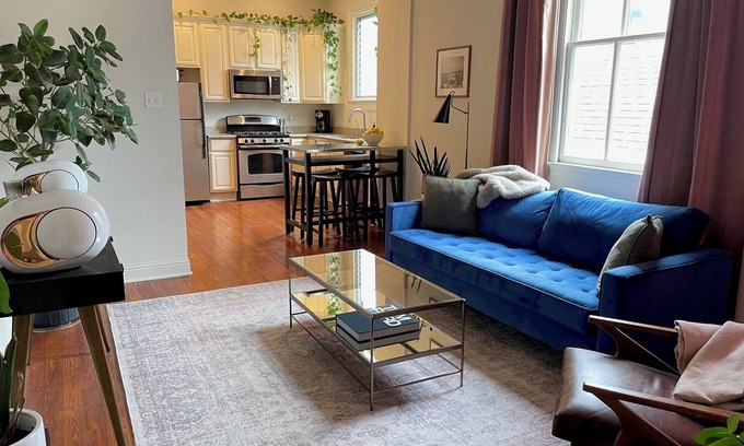 Audubon Apartment | Charming 2 bd/2bth apt. walk to Audubon, Tulane, Sbucks, restaurants & shopping.