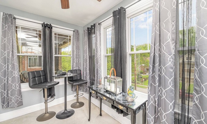 Roselawn Finance Apartment | Charming 2-bdrm Apartment near University, Zoo & Hospitals