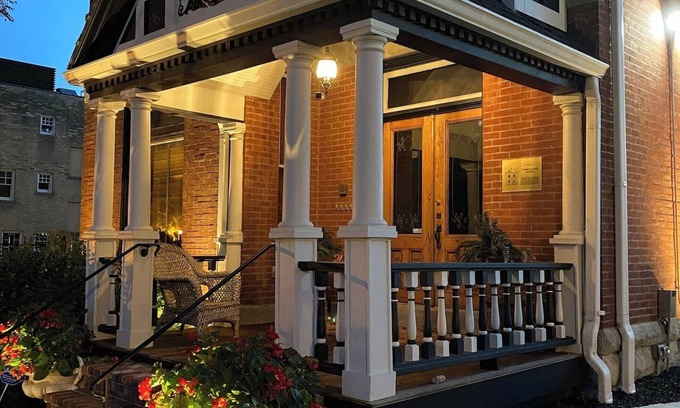 Quality Hill Condo | Charming 2 Bdrm Home in Heart of Downtown KC | 34