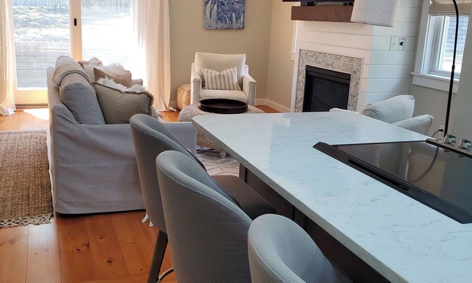 Tisbury House | Charming 2-bdrm house in iconic West Chop AC, WiFi, walkable to Vineyard Haven
