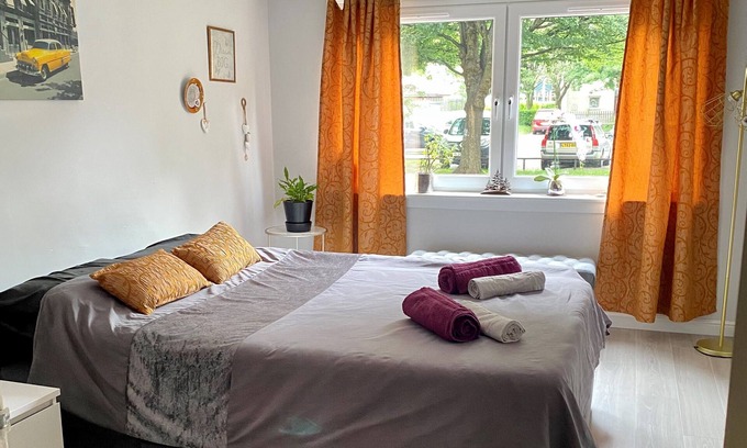 Leith Apartment | Charming 2-Bed Apartment in Edinburgh City Centre