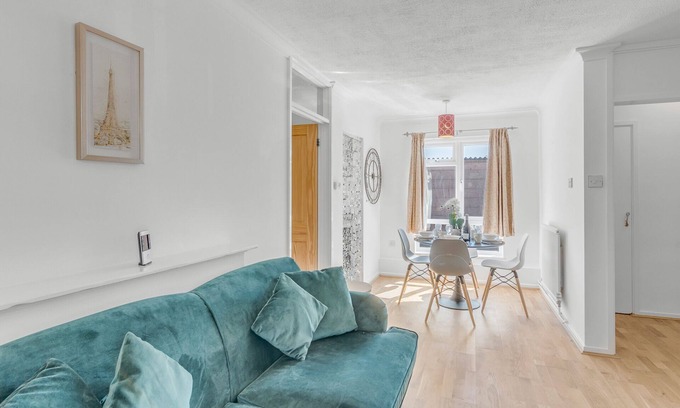 Norwich Apartment | Charming 2-Bed Apartment Located in Elham Norwich