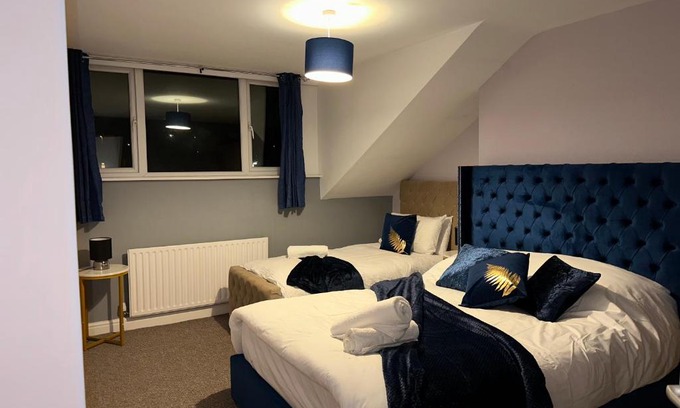 Leeds Apartment | Charming 2-Bed Apartment in the Heart of Leeds