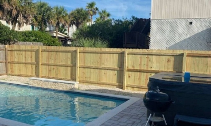 Villa Primera House | Charming 2-bedroom house with Wi-Fi, Washer, Dryer, and Pool in Pensacola Beach.
