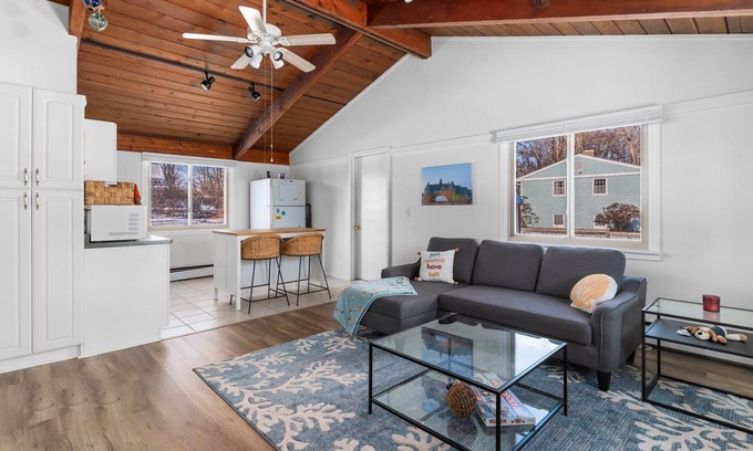 Wakefield-Peacedale House | Charming 2-bedroom Cottage in South Kingstown