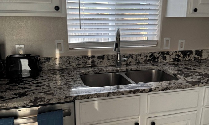 Dupont House | Charming 2-bedroom house in lovely Commerce City