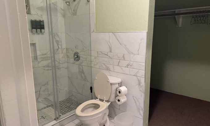 Belair Estates Apartment | Charming 2-bedroom 2 bathroom apartment with WiFi, AC in nice Nassau