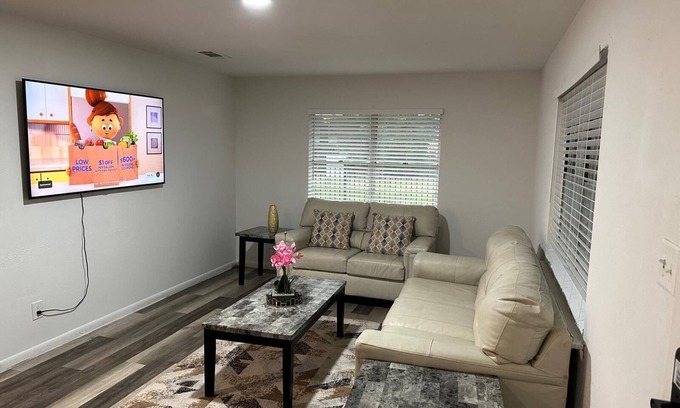 Killeen House | Charming 2-bedroom and 1-bath house with AC, WiFi in fantastic Killeen