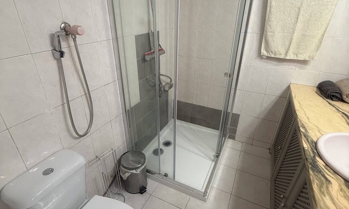 Estoril Cabin | Charming 2-bedroom apartment with AC, WiFi in lovely Estoril! Beach in 2km