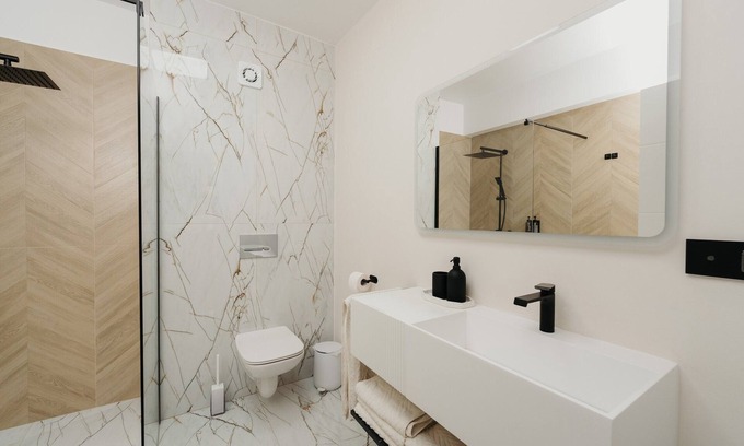 Livezeni Apartment | Charming 2-bedroom apartment with AC, WiFi in enchanting Livezeni