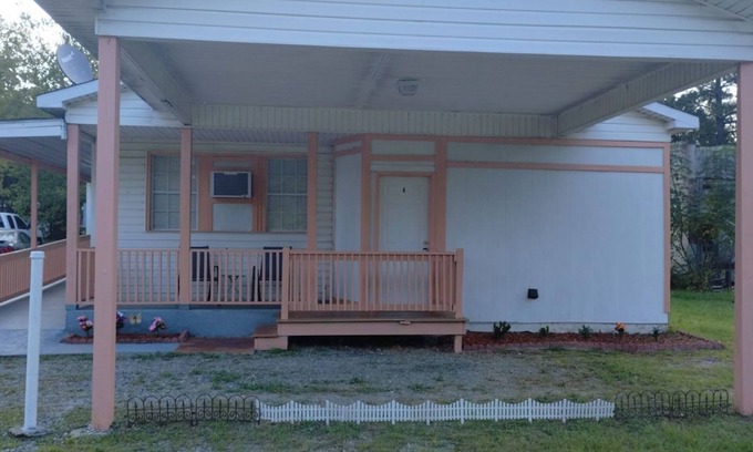 Cochran Apartment | Charming 2-bedroom apartment with WiFi, AC in peaceful Cochran