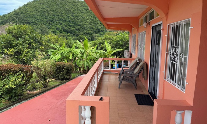 St. George's Bed & Breakfast | Charming 2-bedroom bed & breakfast in fabulous St. George's with AC, WiFi,pets
