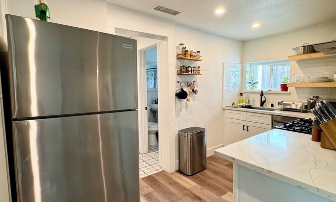 Atascadero Cottage | Charming 2-bedroom cottage with WiFi and AC in Atascadero