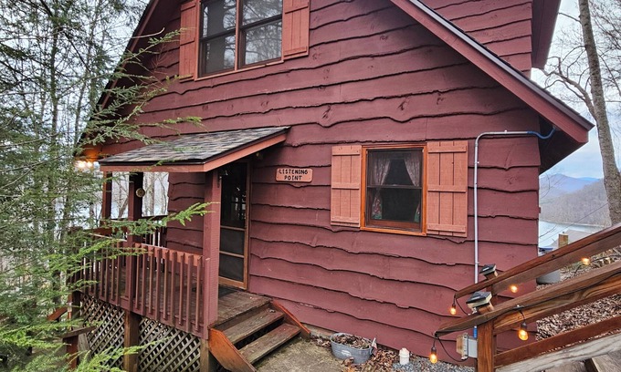 Topton Cabin | Charming 2-bedroom cabin in Topton
