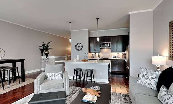 Galveston Condo | Charming 2-bedroom condo located on the Historic Strand with WiFi, AC