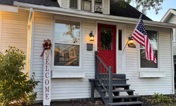 Plymouth Cottage | Charming 2-bedroom cottage in downtown Plymouth! Walk to restaurants & shops!